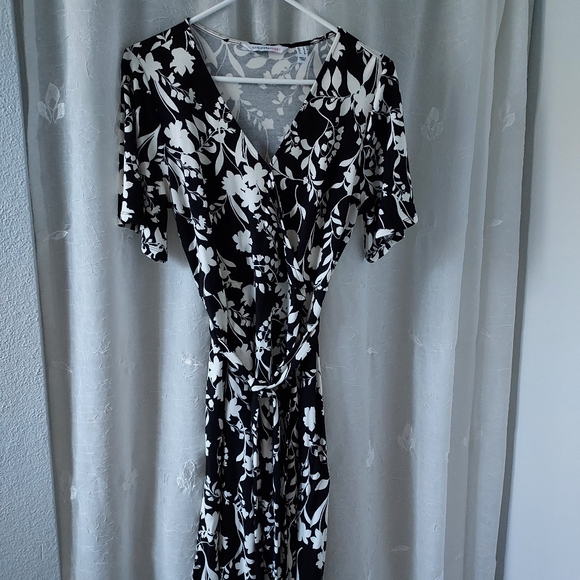 Isaac Mizrahi black and white faux wrap dress size small - Picture 2 of 8